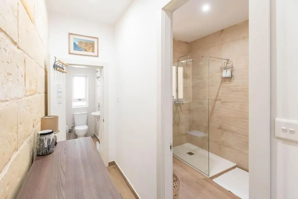 Exclusive Seafront Townhouse Sliema, Valletta View Malta