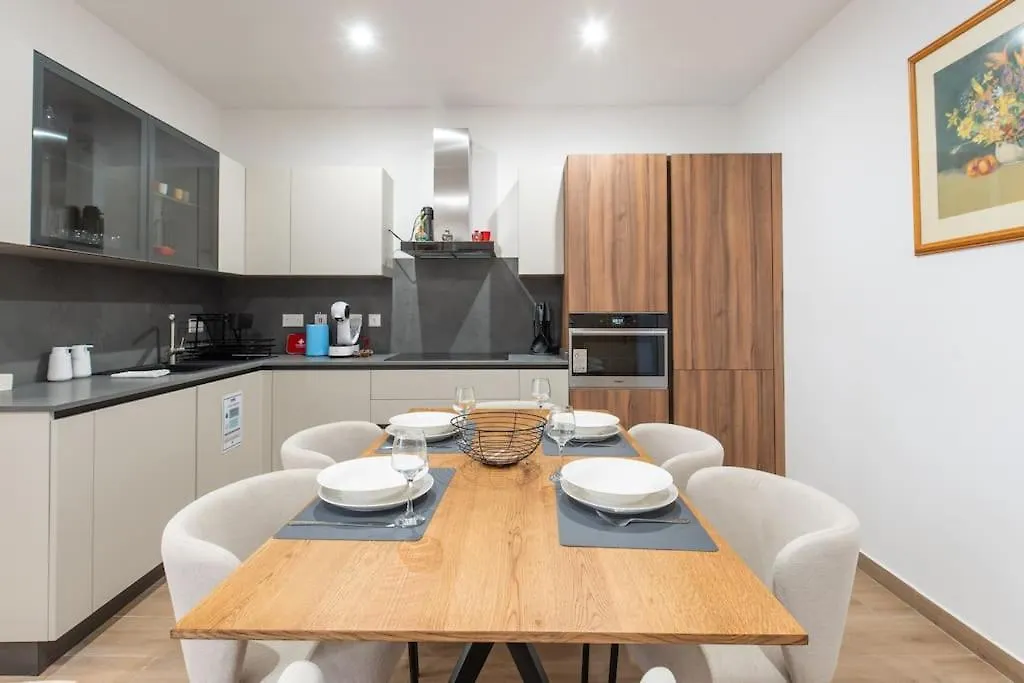Exclusive Seafront Townhouse Sliema, Valletta View Holiday home Sliema