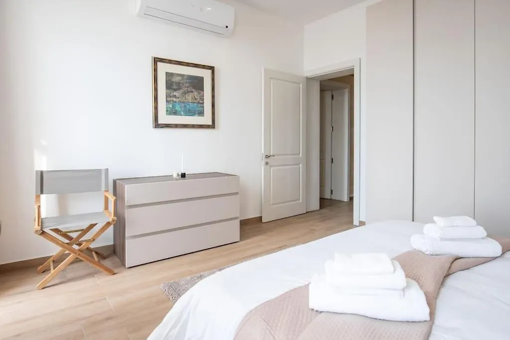 Exclusive Seafront Townhouse Sliema, Valletta View 0*, Sliema Malta