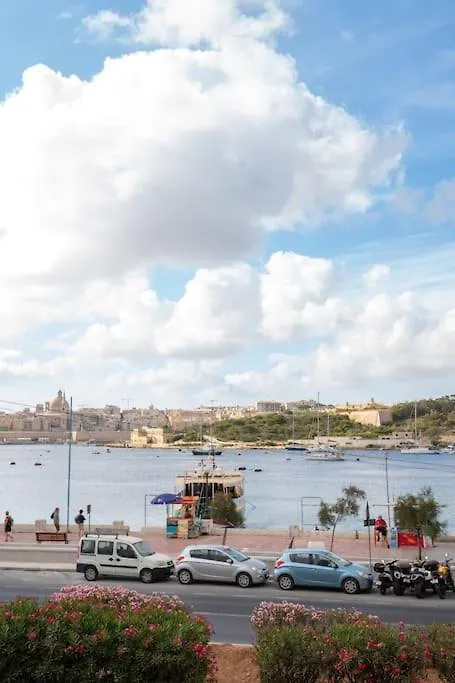 Exclusive Seafront Townhouse Sliema, Valletta View 0*, Sliema