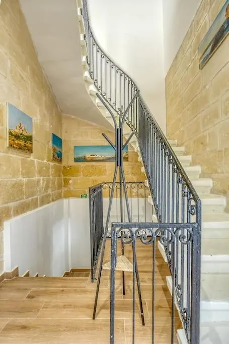 Exclusive Seafront Townhouse Sliema, Valletta View Malta