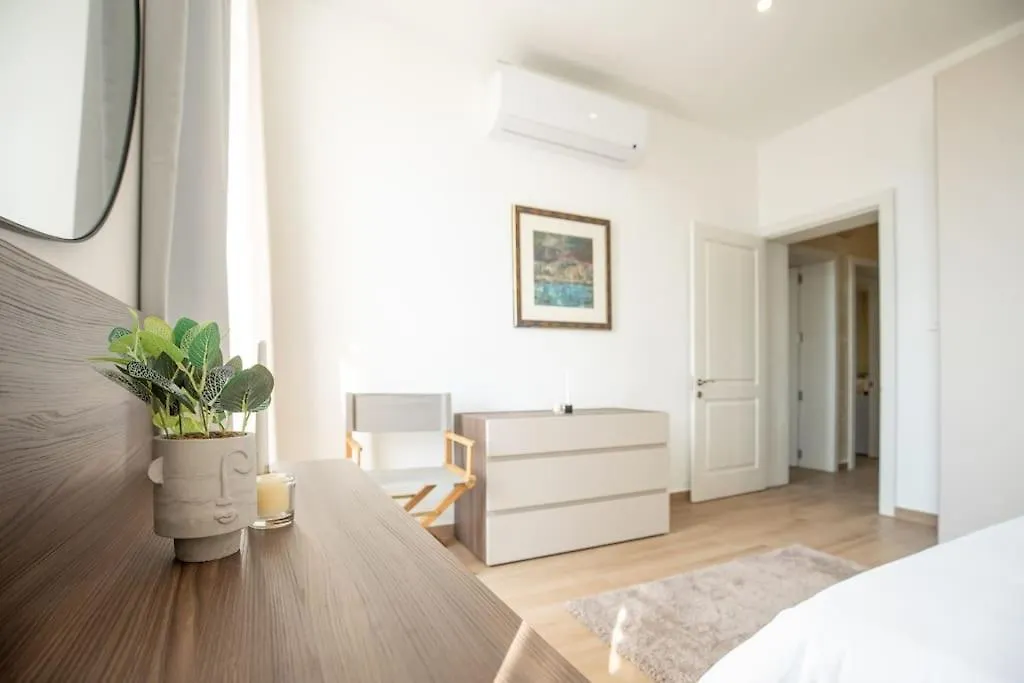 Exclusive Seafront Townhouse Sliema, Valletta View