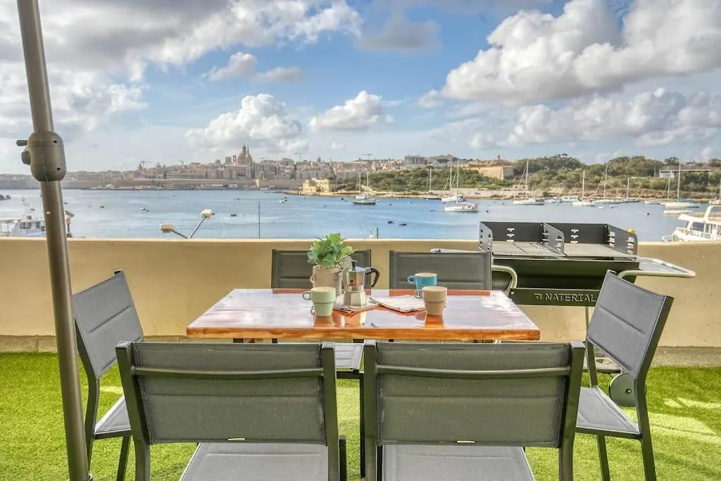 Holiday home Exclusive Seafront Townhouse Sliema, Valletta View