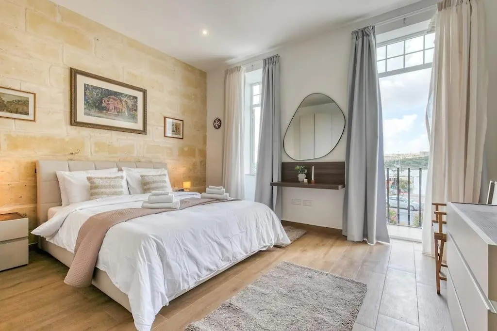 Holiday home Exclusive Seafront Townhouse Sliema, Valletta View