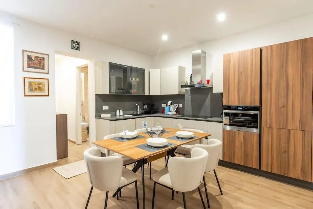Exclusive Seafront Townhouse Sliema, Valletta View 0*, Sliema Malta