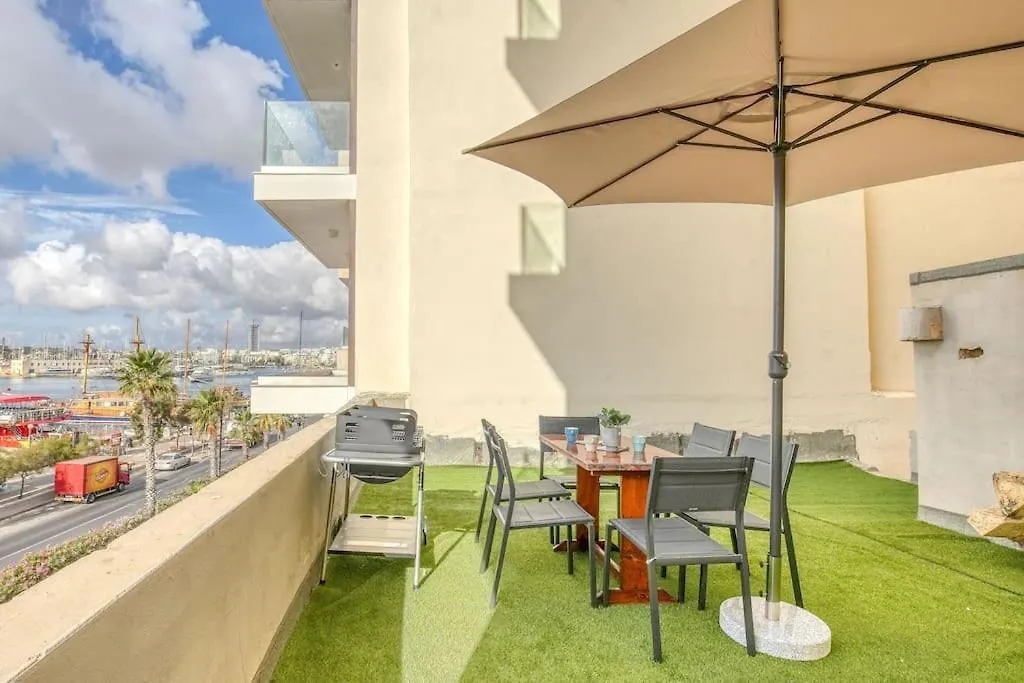 Vakantiehuis Exclusive Seafront Townhouse Sliema, Valletta View